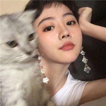 国际｜尹锡悦拒捕过程：十人架四肢连椅强抬 椅子后倒尹锡悦跌落